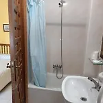 בית הארחה Restaurante Yagual *